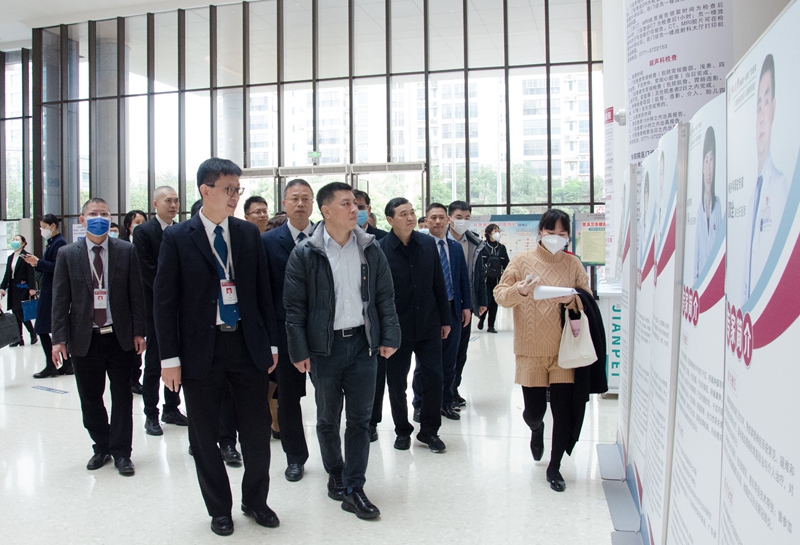 国家发展改革委社会司副司长孙志诚一行到老虎机app(自治区人民医院东院)调研