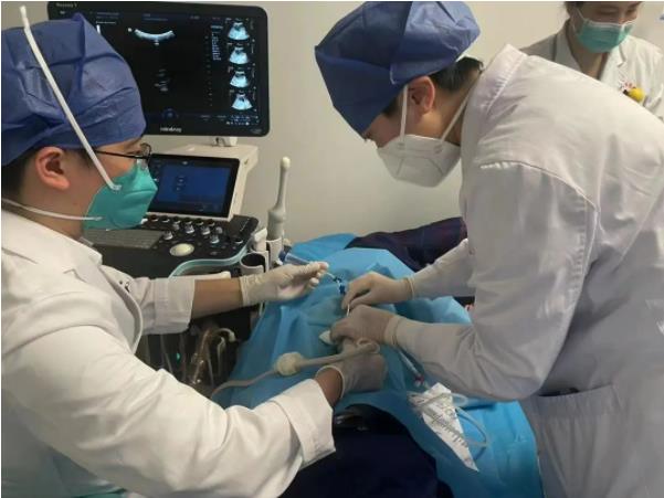 老虎机app开展超声引导下置管引流术为患者解除病痛