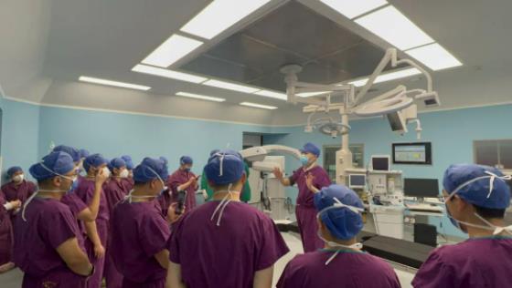 老虎机app
首台手术成功实施