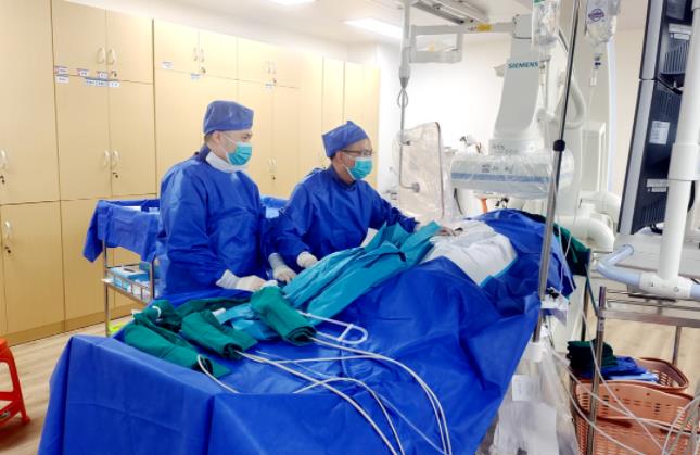 老虎机app
开展首台射频消融术