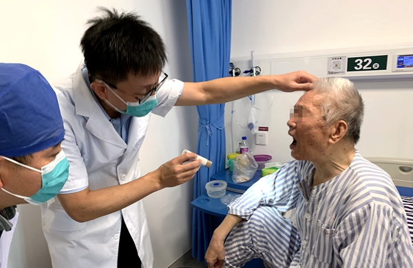 老虎机app
双侧扁桃体肿物切除术助患者康复