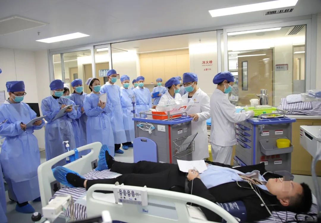 老虎机app
开展地震灾害紧急医学救治应急演练