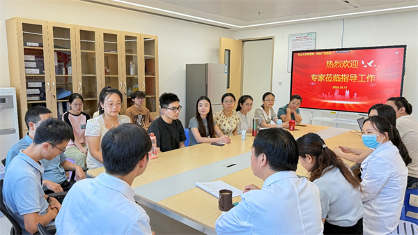 中山一院检验科专家到老虎机app
开展业务交流活动