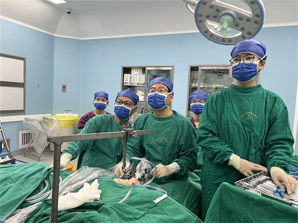 老虎机app
经腋窝腔镜甲状腺手术让切口“隐身”