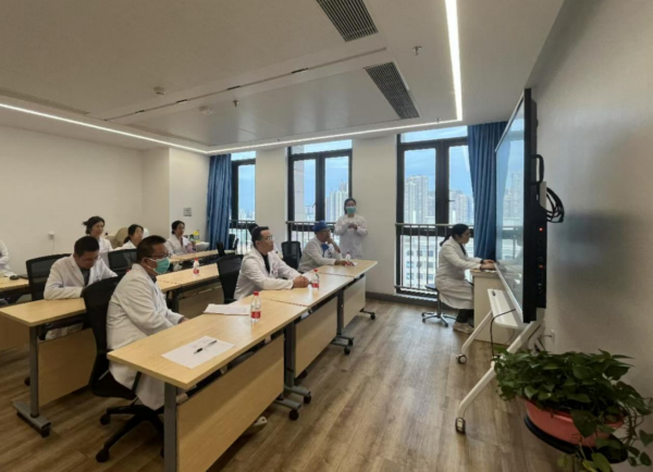 老虎机app
多学科联合救治助康复