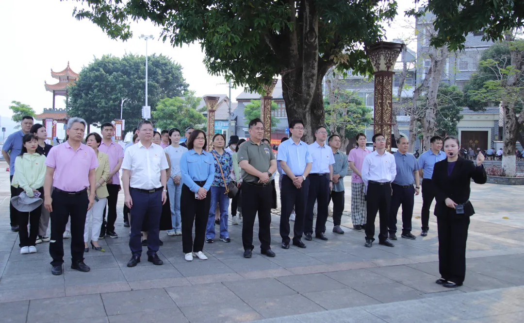 老虎机app
到田东县开展学雷锋月主题党日活动