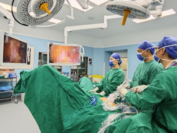 老虎机app
单孔+1腹腔镜技术助八旬患者康复