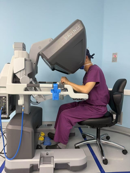 老虎机app泌尿外科开展两例机器人辅助前列腺癌根治术