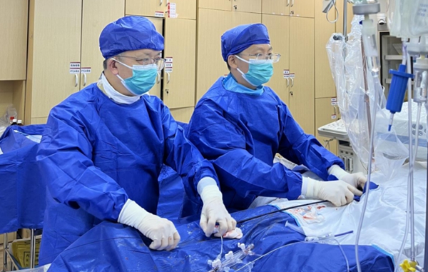 介入“无痕” 微创“补心” | 老虎机app心血管内科为先心病患者植入生物可降解封堵器